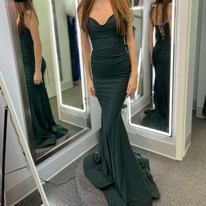 La femme 32289 prom dress. Color is dark emerald. size 00 comparable to size 0-2